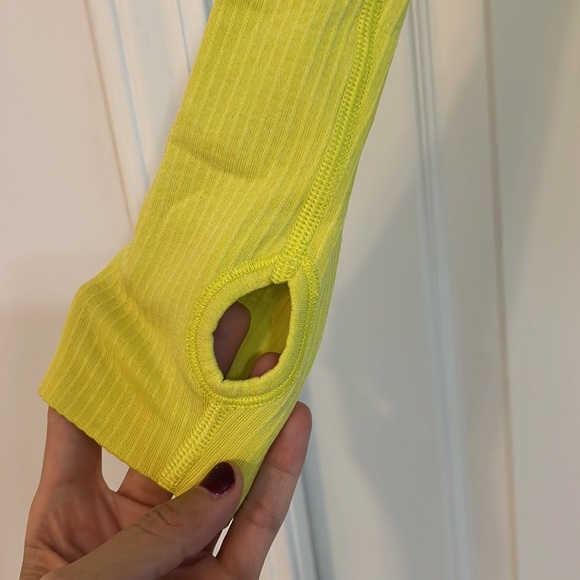 Size 10 Lululemon Run Swiftly long sleeve top - Picture 6 of 6
